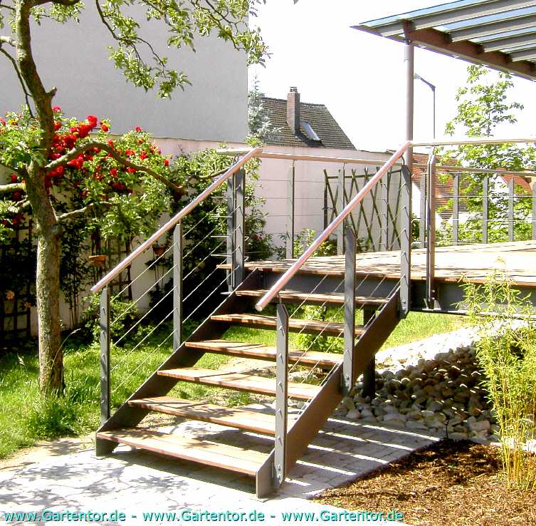Treppenanlage zur Terrasse