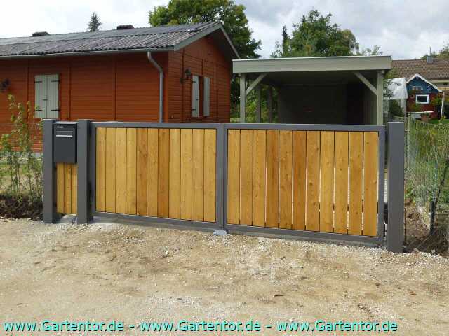 Gartentor mit Holzfüllung
